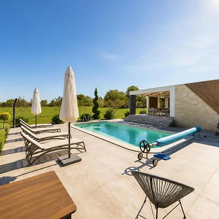 Ferienhaus Lovely In